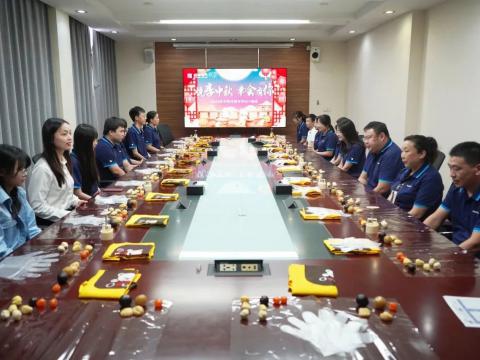 月圆中秋 情暖乐橙lc8|乐橙lc8电气开展外地职工关爱活动